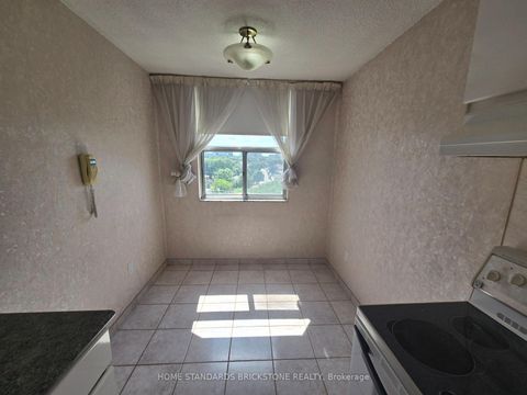 Photo 4 at 802 - 205 Hilda Avenue, Newtonbrook West, Toronto