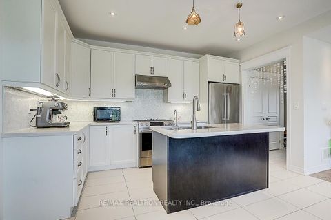 Photo 5 at 35 Calamint Lane, Oak Ridges Lake Wilcox, Richmond Hill