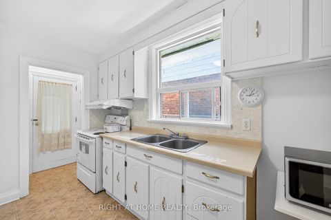 Photo 15 at 1109 Greenwood Avenue, East York, Toronto