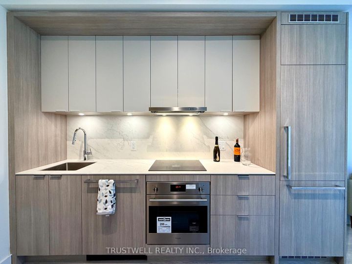 Photo 1 at 503 - 6 Greenbriar Road, Bayview Village, Toronto