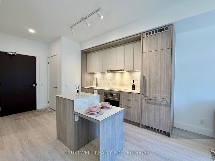 Photo 2 at 503 - 6 Greenbriar Road, Bayview Village, Toronto