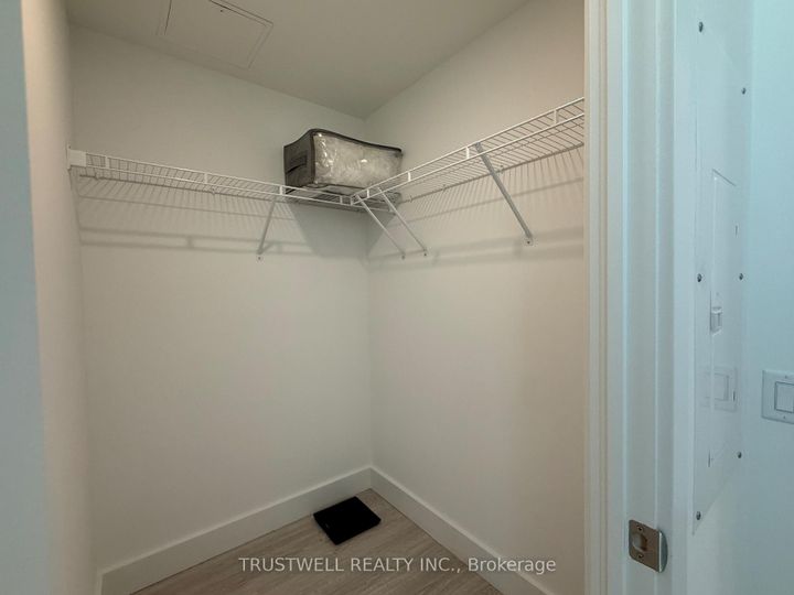 Photo 8 at 503 - 6 Greenbriar Road, Bayview Village, Toronto