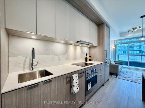 Photo 3 at 503 - 6 Greenbriar Road, Bayview Village, Toronto
