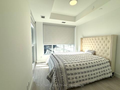 Photo 6 at 503 - 6 Greenbriar Road, Bayview Village, Toronto