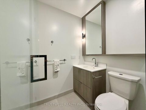 Photo 10 at 503 - 6 Greenbriar Road, Bayview Village, Toronto