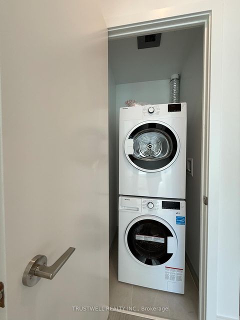 Photo 15 at 503 - 6 Greenbriar Road, Bayview Village, Toronto