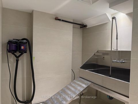 Photo 19 at 503 - 6 Greenbriar Road, Bayview Village, Toronto