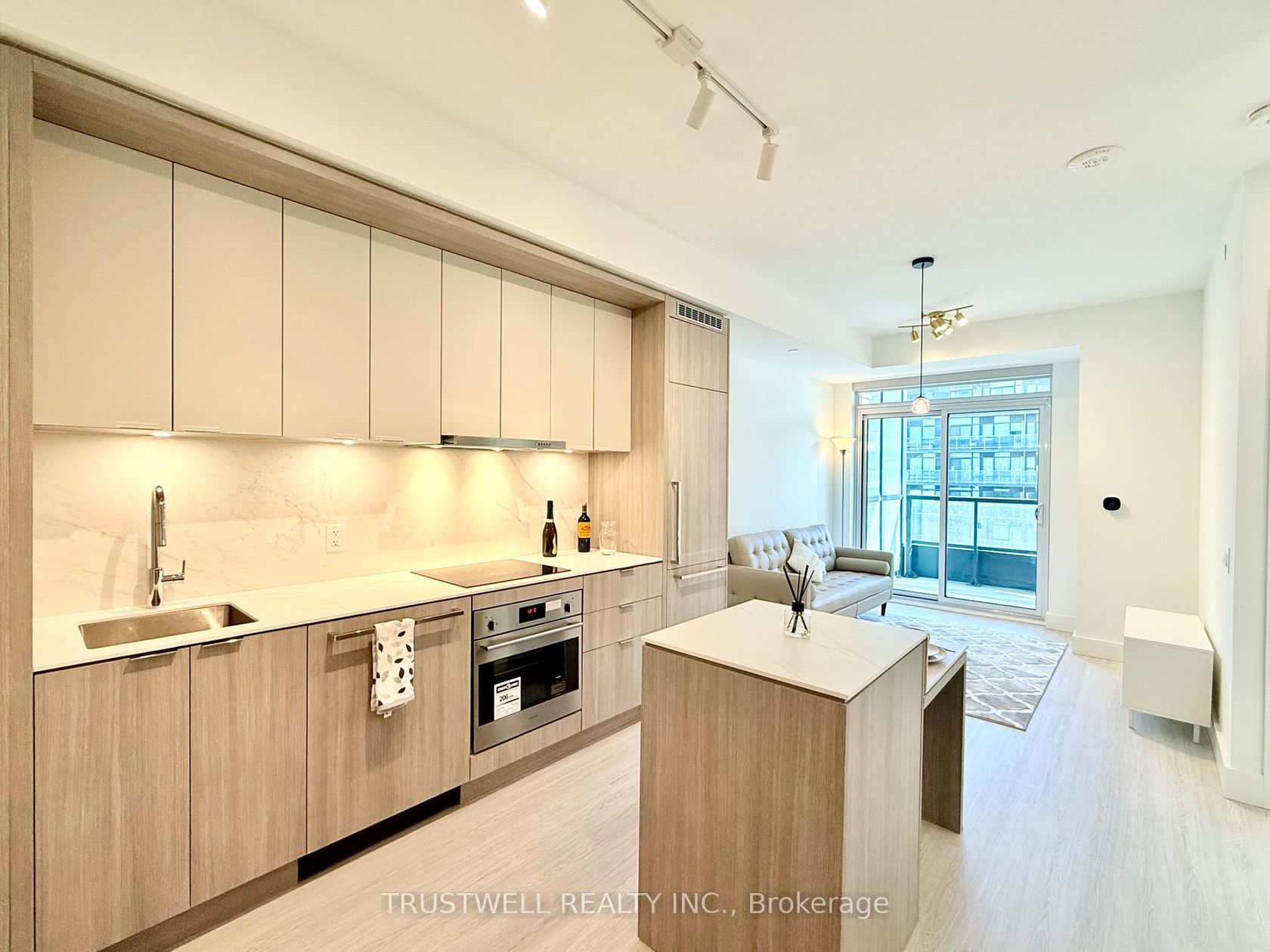 503 - 6 Greenbriar Road, Bayview Village, Toronto photo number 2