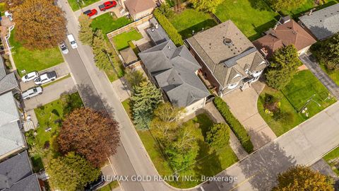 Photo 1 at 1 Lissom Crescent, Newtonbrook West, Toronto