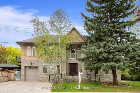 Photo 2 at 1 Lissom Crescent, Newtonbrook West, Toronto