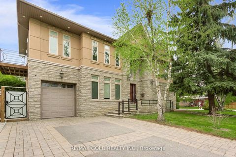 Photo 3 at 1 Lissom Crescent, Newtonbrook West, Toronto
