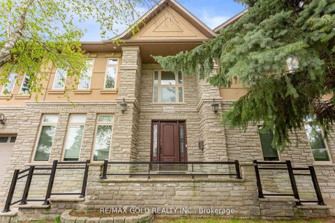 Photo 4 at 1 Lissom Crescent, Newtonbrook West, Toronto