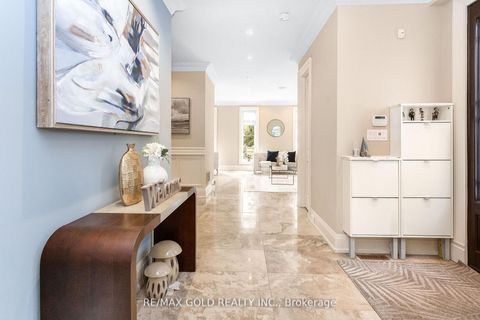 Photo 6 at 1 Lissom Crescent, Newtonbrook West, Toronto