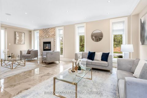 Photo 8 at 1 Lissom Crescent, Newtonbrook West, Toronto