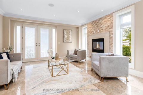 Photo 9 at 1 Lissom Crescent, Newtonbrook West, Toronto