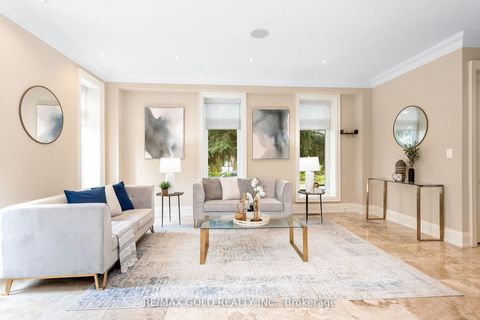 Photo 11 at 1 Lissom Crescent, Newtonbrook West, Toronto