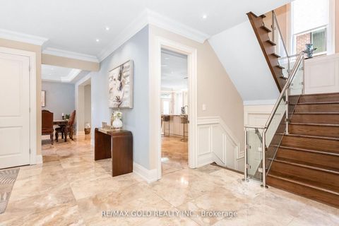 Photo 13 at 1 Lissom Crescent, Newtonbrook West, Toronto