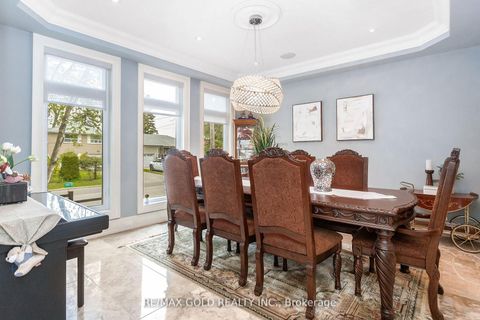 Photo 14 at 1 Lissom Crescent, Newtonbrook West, Toronto