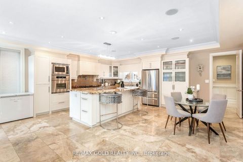 Photo 17 at 1 Lissom Crescent, Newtonbrook West, Toronto