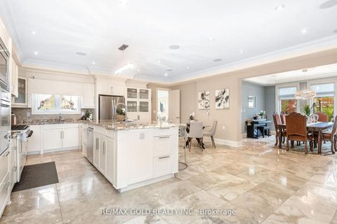 Photo 18 at 1 Lissom Crescent, Newtonbrook West, Toronto