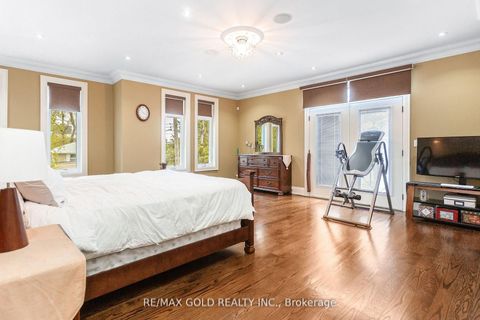 Photo 21 at 1 Lissom Crescent, Newtonbrook West, Toronto