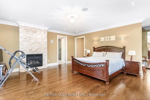 Photo 22 at 1 Lissom Crescent, Newtonbrook West, Toronto