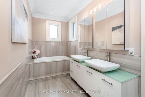 Photo 24 at 1 Lissom Crescent, Newtonbrook West, Toronto