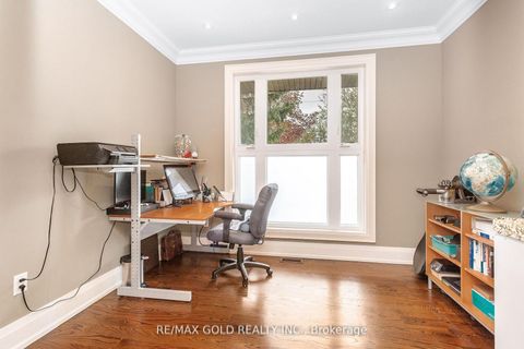 Photo 25 at 1 Lissom Crescent, Newtonbrook West, Toronto