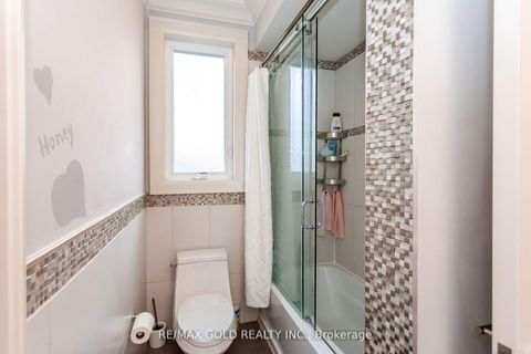 Photo 28 at 1 Lissom Crescent, Newtonbrook West, Toronto