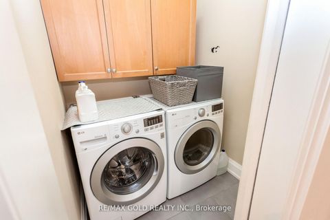 Photo 29 at 1 Lissom Crescent, Newtonbrook West, Toronto
