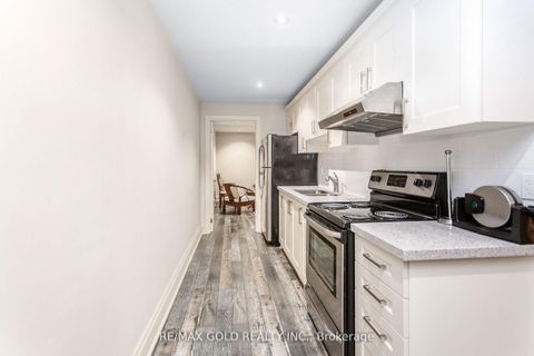 Photo 31 at 1 Lissom Crescent, Newtonbrook West, Toronto