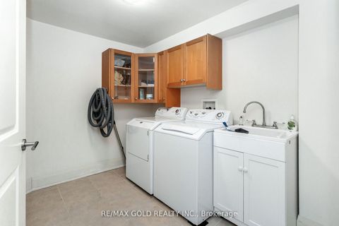 Photo 34 at 1 Lissom Crescent, Newtonbrook West, Toronto