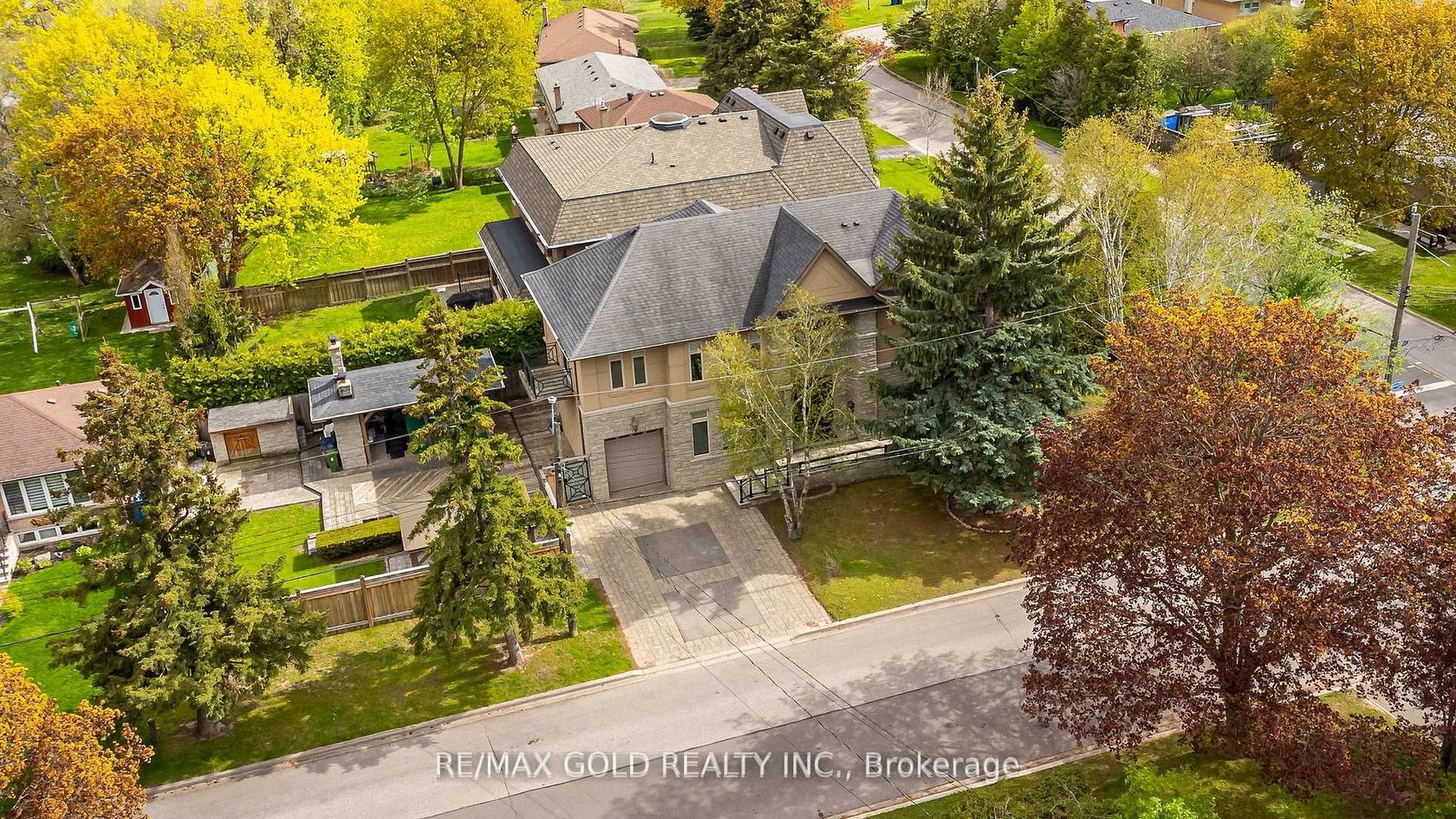 1 Lissom Crescent, Newtonbrook West, Toronto 