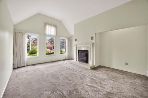 Photo 5 at 4 Bigham Crescent, West Deane, Toronto