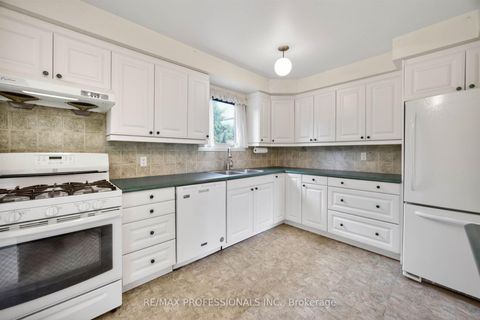 Photo 8 at 4 Bigham Crescent, West Deane, Toronto