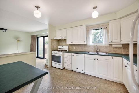 Photo 9 at 4 Bigham Crescent, West Deane, Toronto