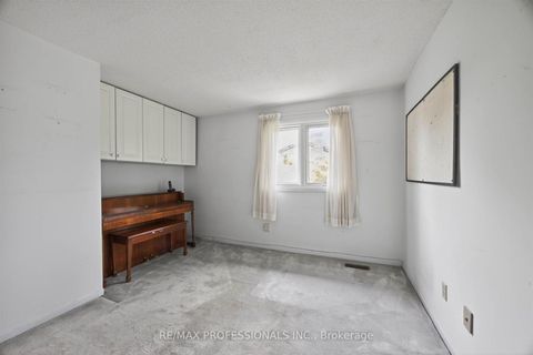 Photo 14 at 4 Bigham Crescent, West Deane, Toronto