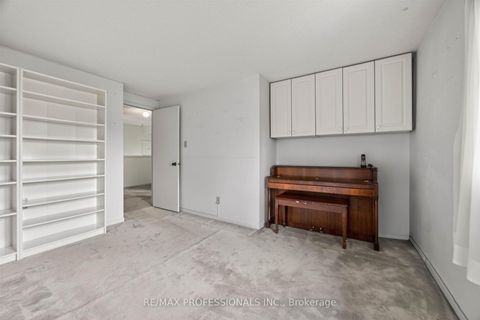 Photo 15 at 4 Bigham Crescent, West Deane, Toronto