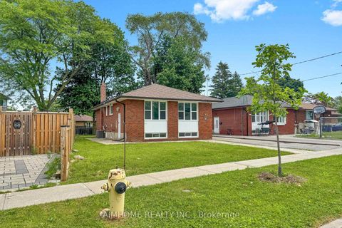 Photo 1 at 4 Pelmar Place, Woburn, Toronto