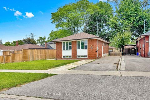 Photo 2 at 4 Pelmar Place, Woburn, Toronto