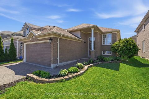 Photo 1 at 109 Sovereigns Gate, Shore, Barrie