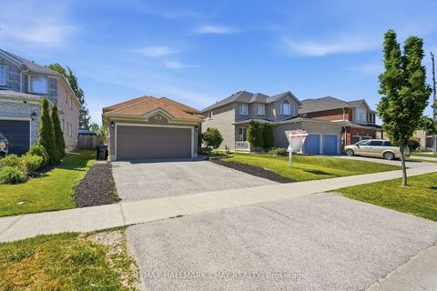Photo 2 at 109 Sovereigns Gate, Shore, Barrie