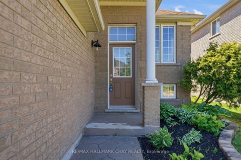 Photo 3 at 109 Sovereigns Gate, Shore, Barrie