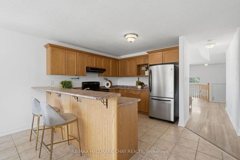 Photo 9 at 109 Sovereigns Gate, Shore, Barrie