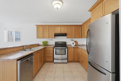 Photo 10 at 109 Sovereigns Gate, Shore, Barrie
