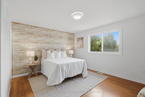 Photo 13 at 109 Sovereigns Gate, Shore, Barrie