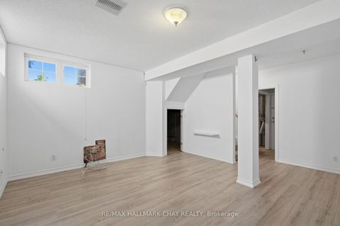 Photo 23 at 109 Sovereigns Gate, Shore, Barrie