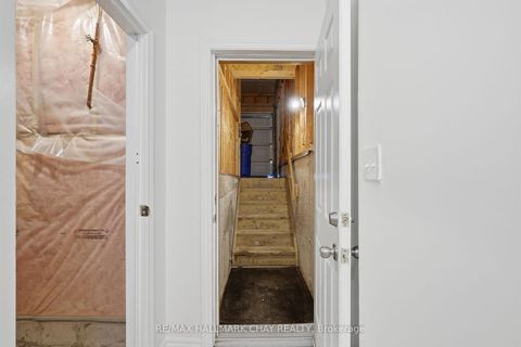 Photo 33 at 109 Sovereigns Gate, Shore, Barrie