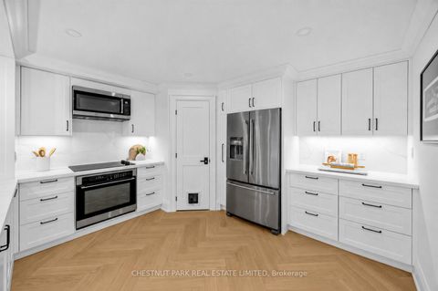 Photo 9 at PH 405 - 2545 Bloor Street W, Swansea, Toronto