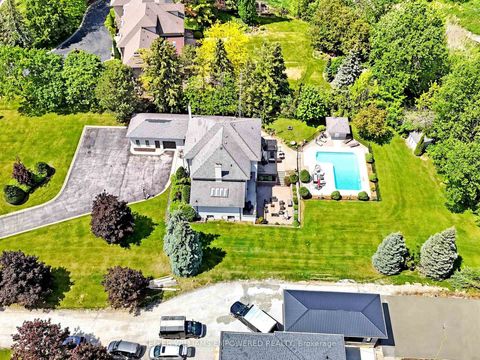 Photo 2 at 75 Rachelle Court, Kleinburg, Vaughan